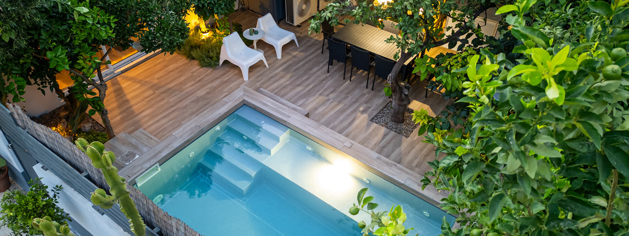 Dining room and living room overlooking the garden of the rented villa GARDEN CELLAR